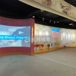 弧幕投影技術革新，打造沉浸式觀展新體驗。