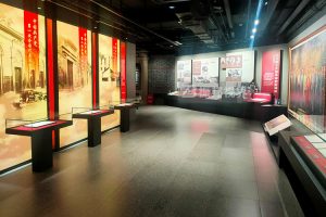廉政教育展廳的多媒體展示，哪些技術備受推崇且好評如潮？