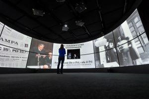 數字展廳建設或改造時，如何平衡創意與實用性以滿足觀眾需求？